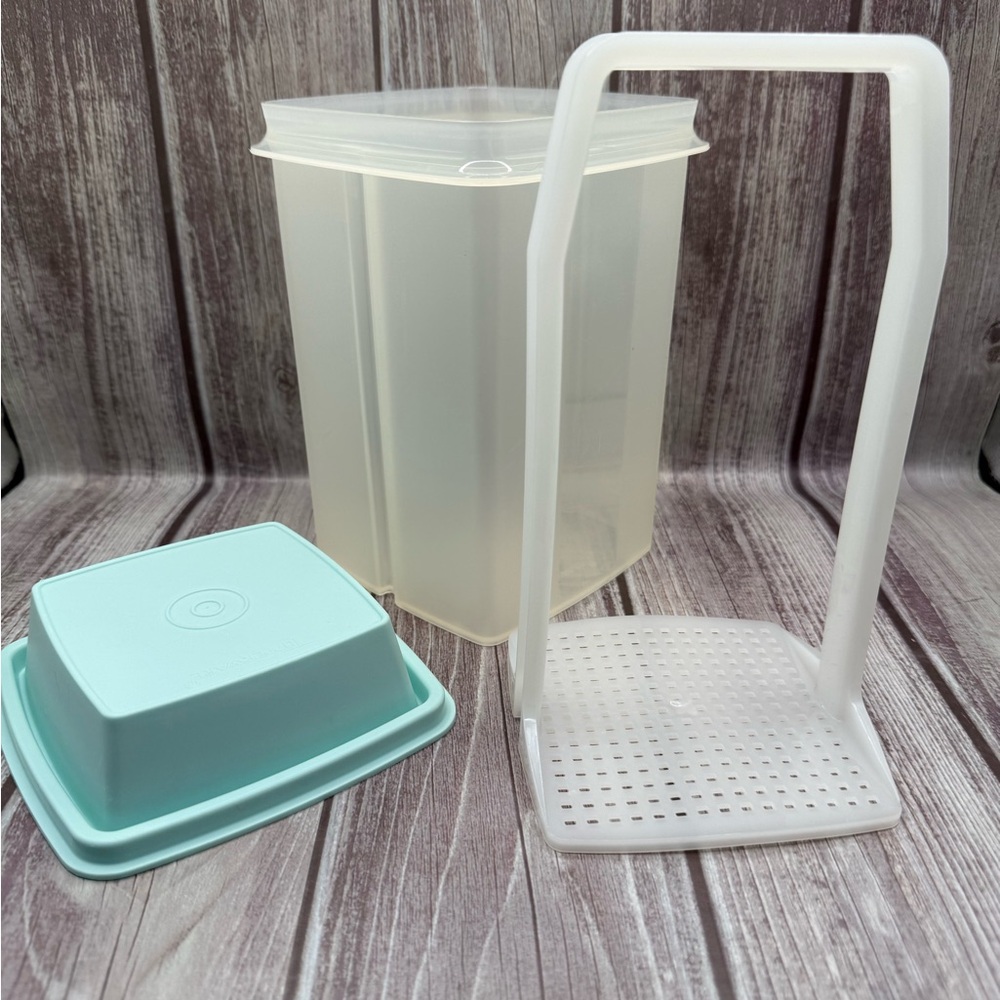 Tupperware Pickle Container - Picture 2 of 3